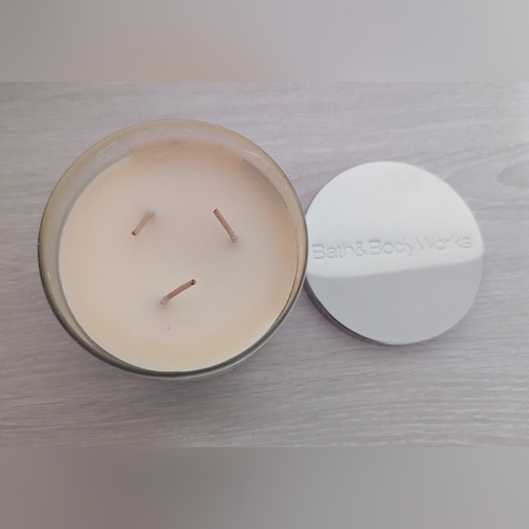 Bath And Body Works Sugared Snickerdoodle 3 Wick Candle New Holiday Bakery - Picture 4 of 5